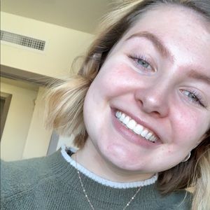 Meet your Posher, Caitlin